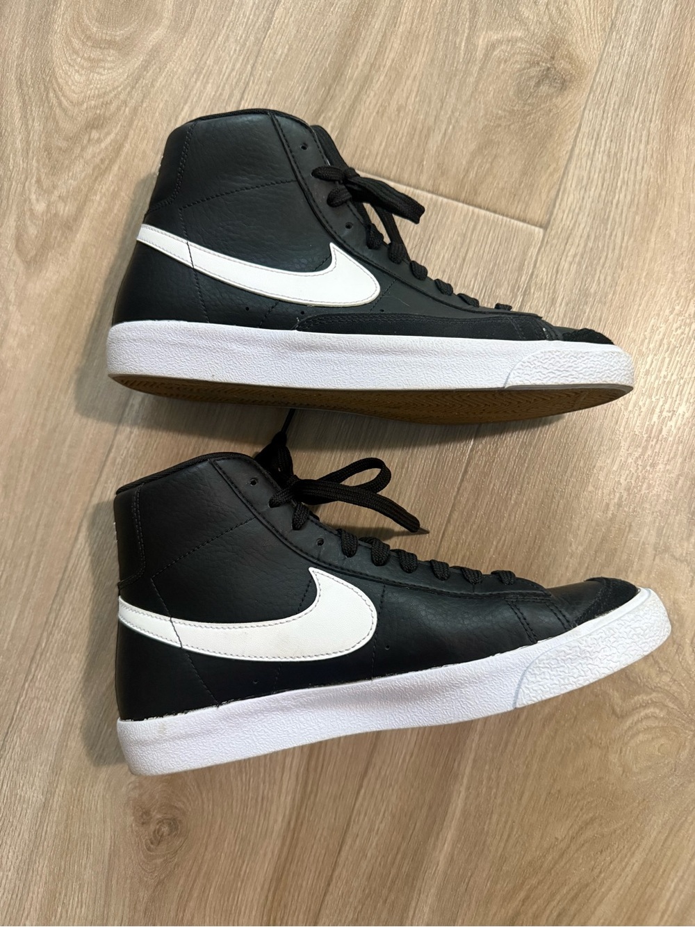 Nike Blazer Mid ’77 Black White Sneakers 7Y Women’s 8.5